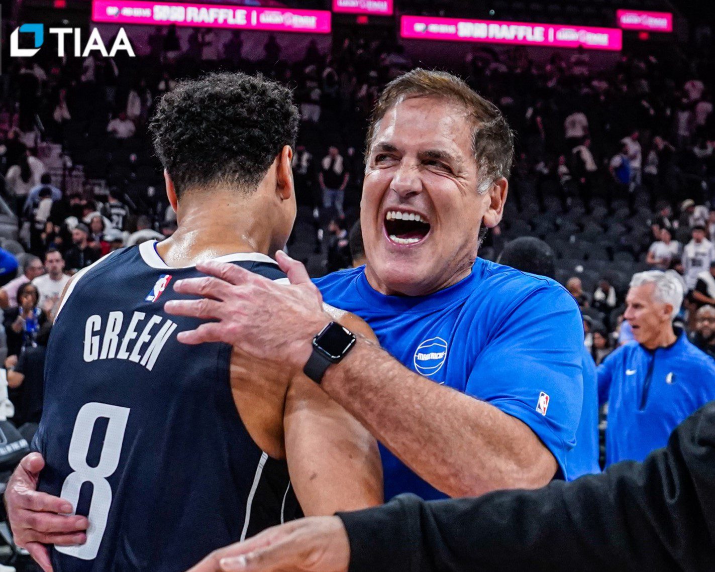 Politika, posel in prodaja večinskega deleža Dallas Mavericksov