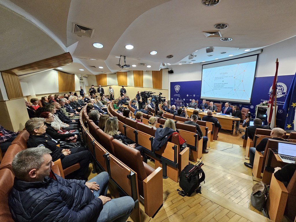 Inteznivno mednarodno sodelovanje slovenske policije 
