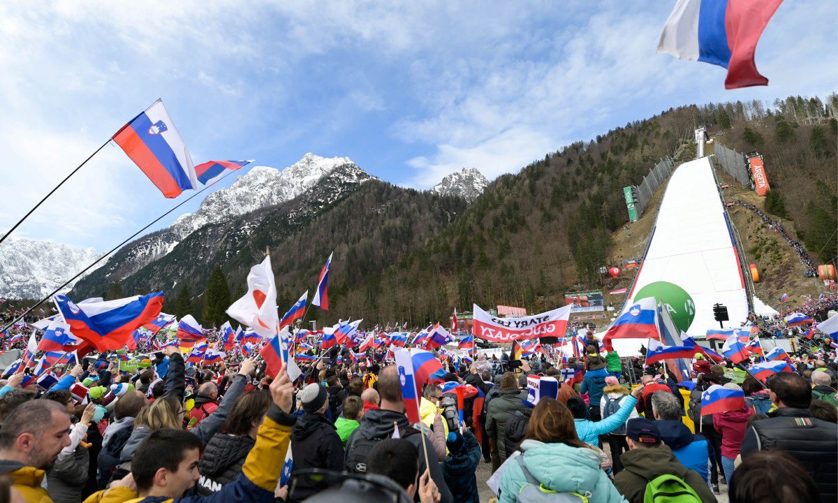 Zjutraj se je pričel slovenski športni praznik v Planici