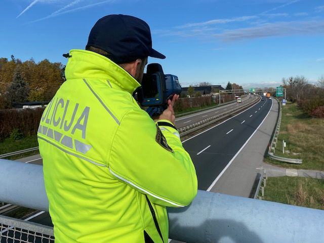 Policisti bodo do nedelje poostreno nadzirali hitrost vozil
