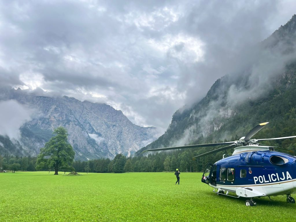 Konec tedna 8 helikopterskih reševanj za 21 planincev 