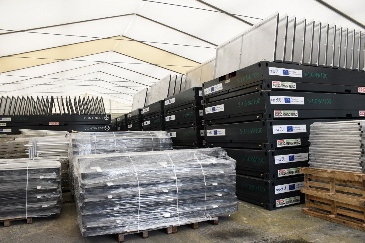 Vsi zabojniki naselja za začasno namestitev so že v Sloveniji