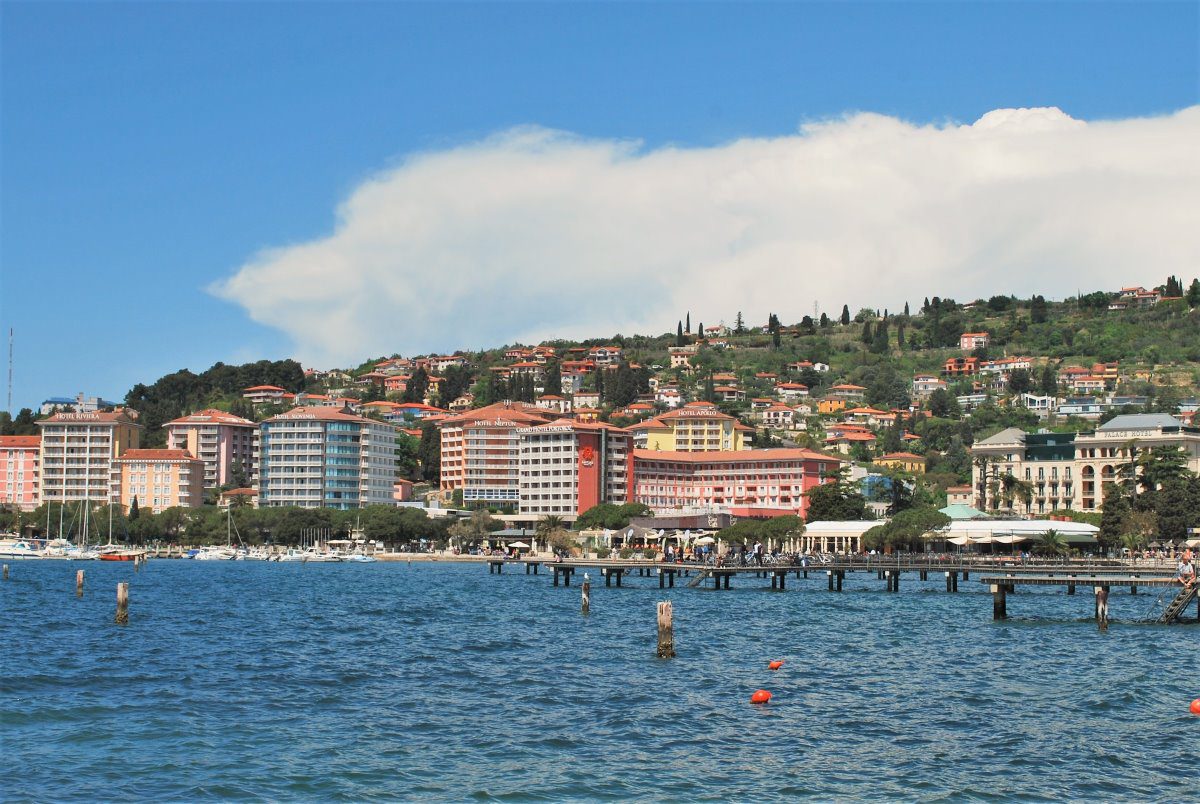 Tudi v Portorožu in Piranu je letos več turistov
