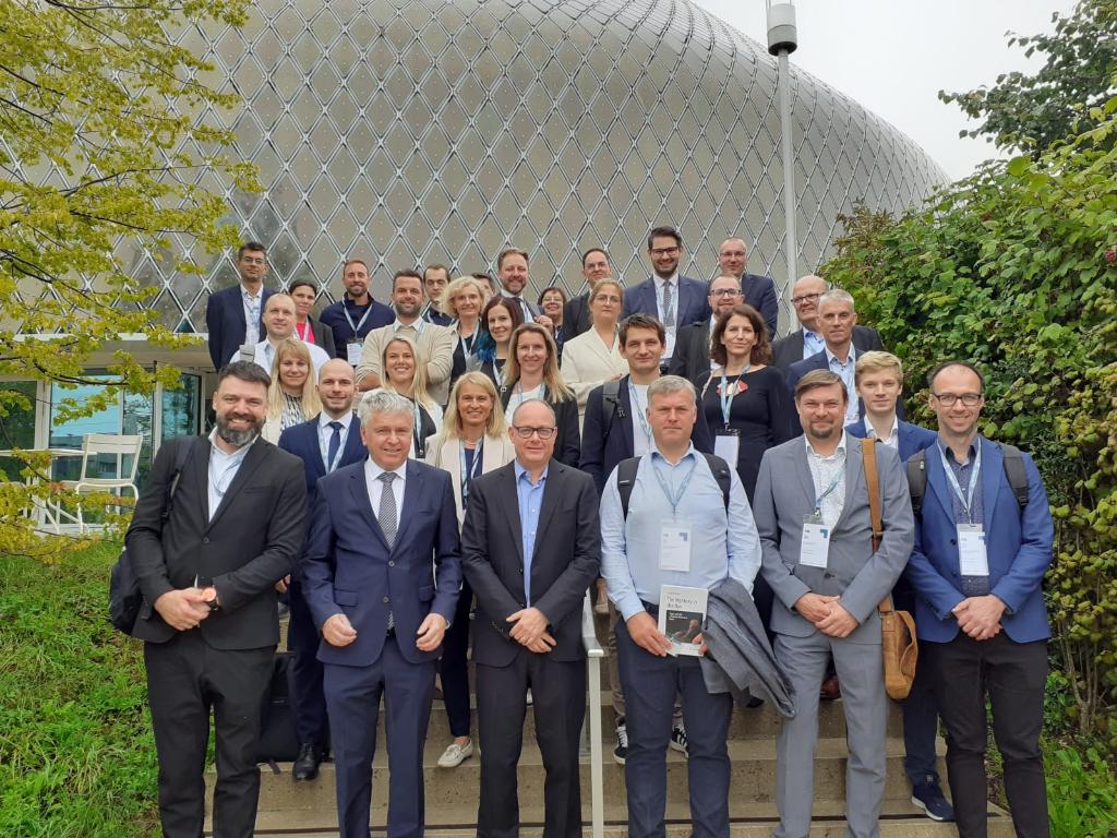 Poslovna delegacija precej bolj zadovoljna od nogometašev