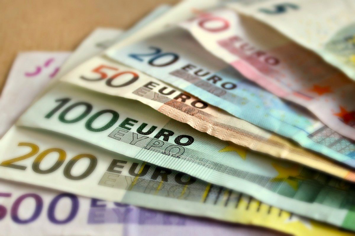 Primanjkljaj v državnem proračunu raste, a po načrtih 