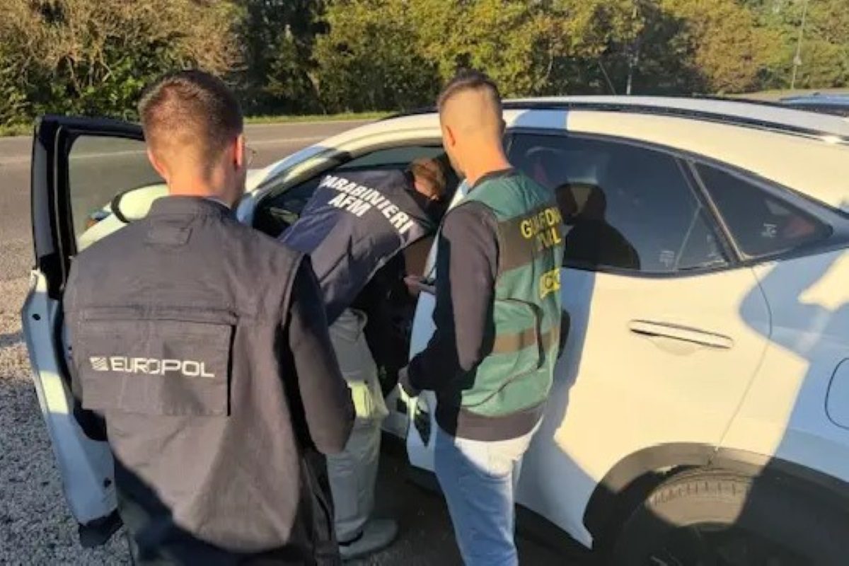 Moldavci so kradli luksuzne hibridne limuzine