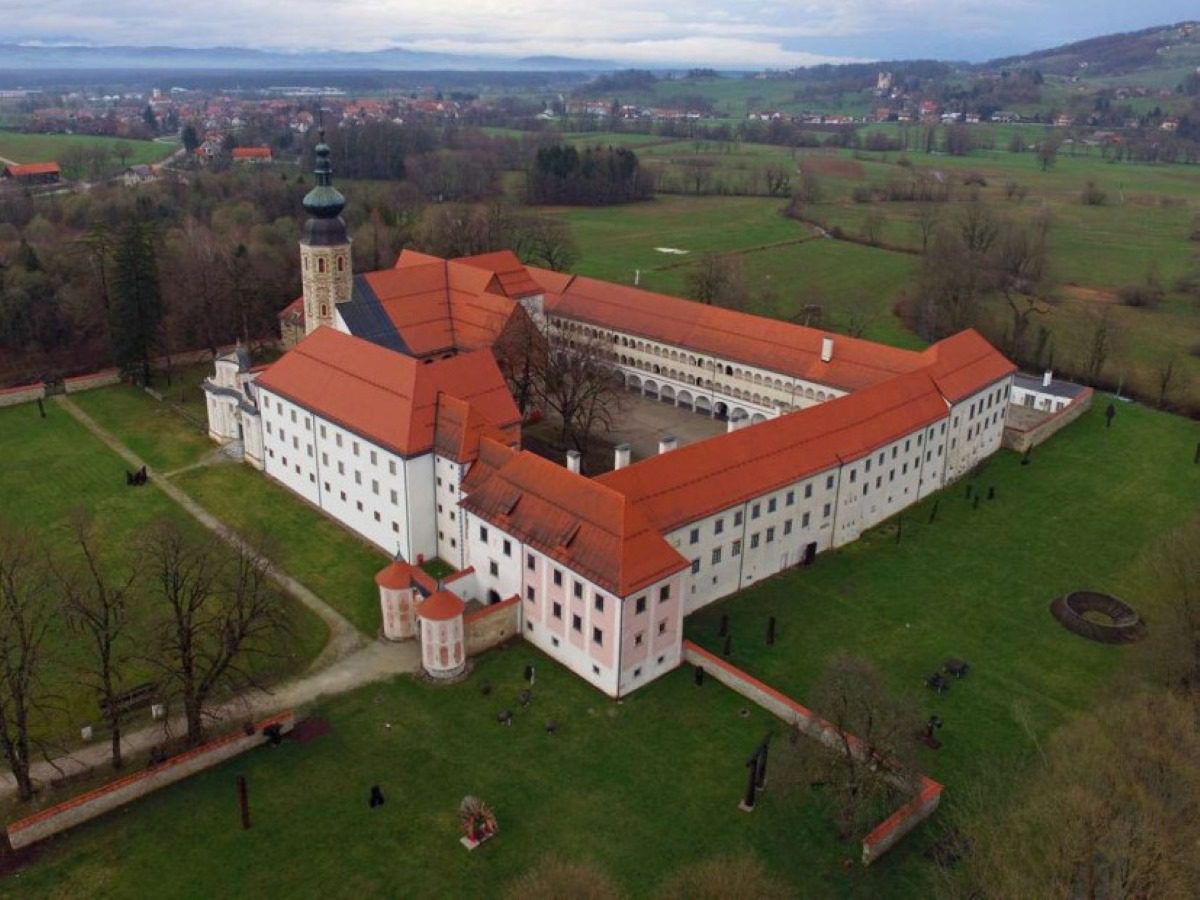 Prenavljali bodo dva pomembna zgodovinska objekta