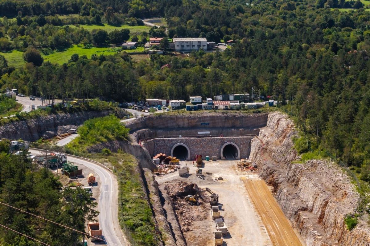 Graditelji Drugega tira so zadovoljni, prebivalci pa so jezni