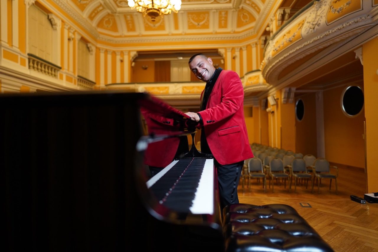 Nov album nezaustavljivega Uroša Perića se imenuje Fever
