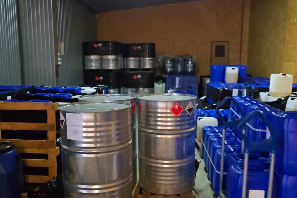 Policisti so odkrili 24 laboratorijev in kar 1000 ton kemikalij