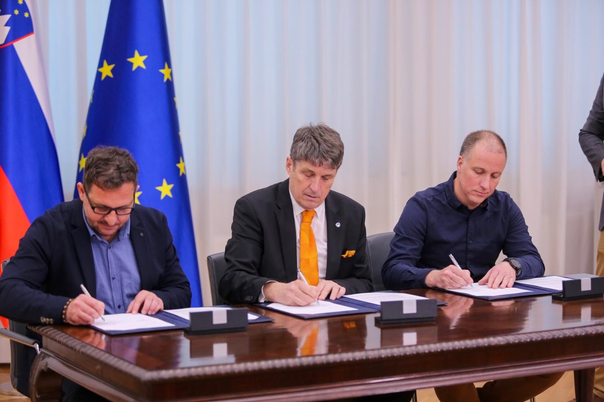 Konec dolge stavke zaposlenih v centrih za obveščanje