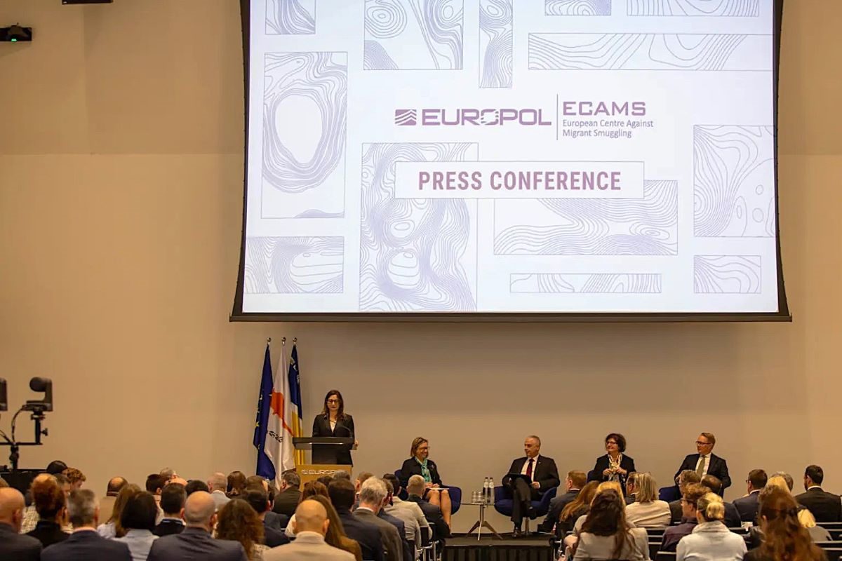 Nov korak Europola proti tihotapljenju migrantov 