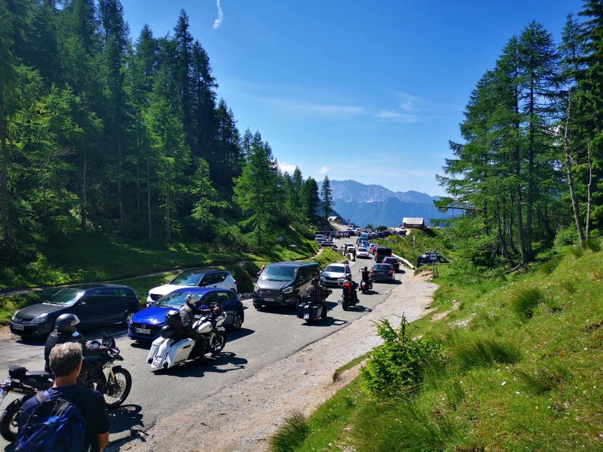 Nov poletni prometni režim na Vršiču bo letos brezplačen