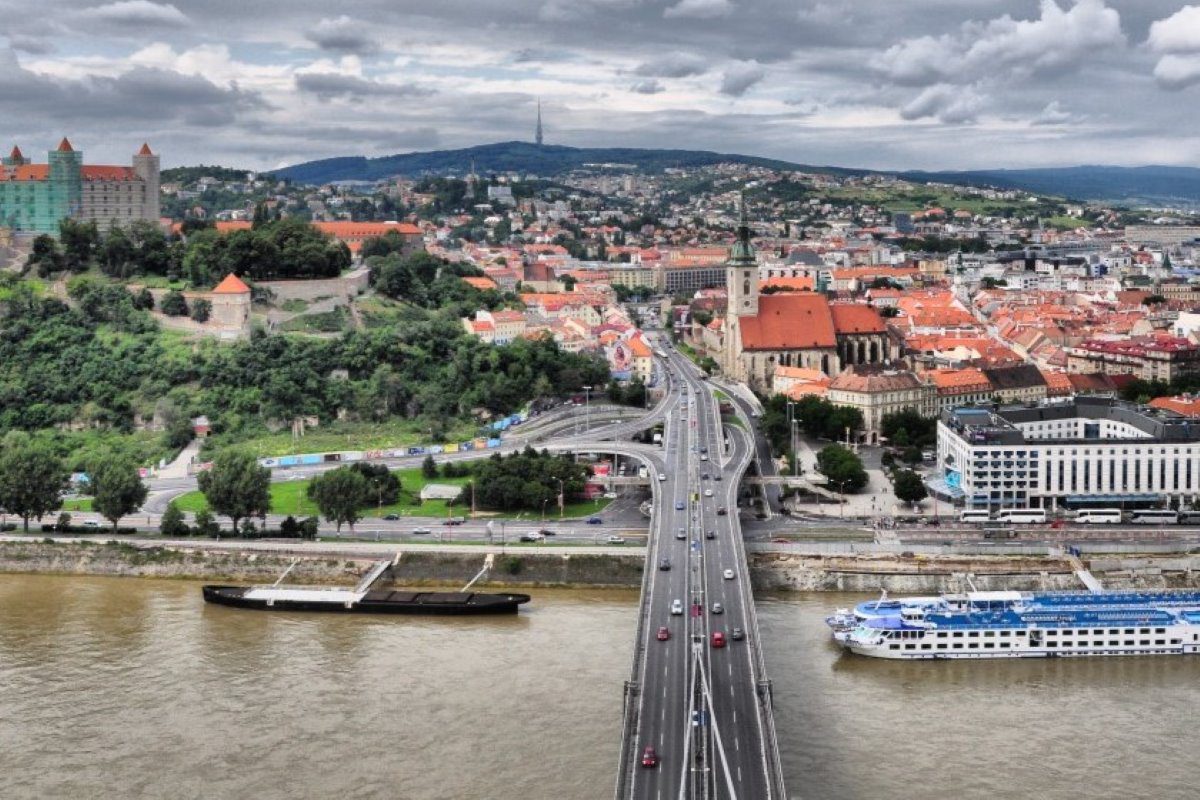 Po Poljski in Madžarski evro-parlamentarce skrbi Slovaška