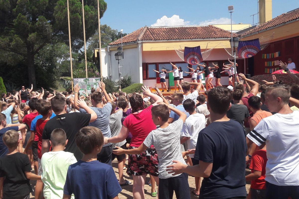 Pomežik soncu in zbiranje pomoči za otroke na TV Slovenija