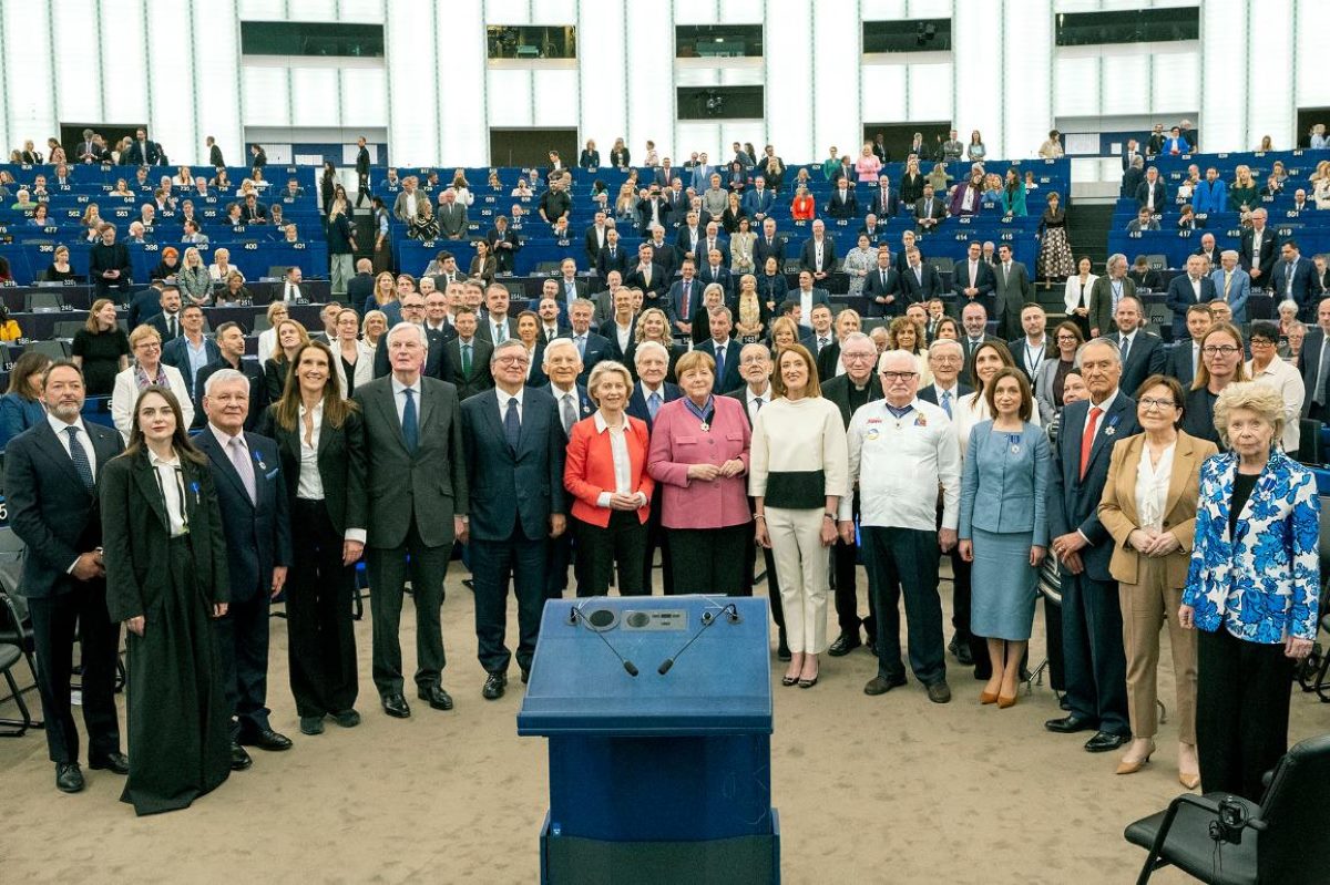 Med nagrajenci so Merkel, Walesa, Zelenski, Giannis in U2
