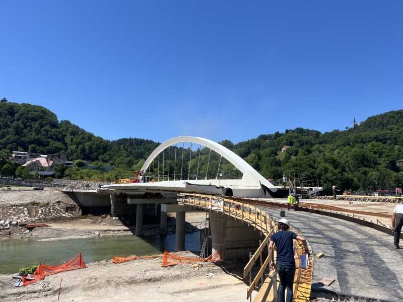 Nov most, novo krožišče in razširitev struge Savinje