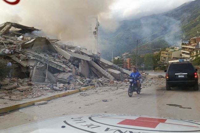 Po potresih v Venezueli EU pošilja pomoč, število umrlih pa raste
