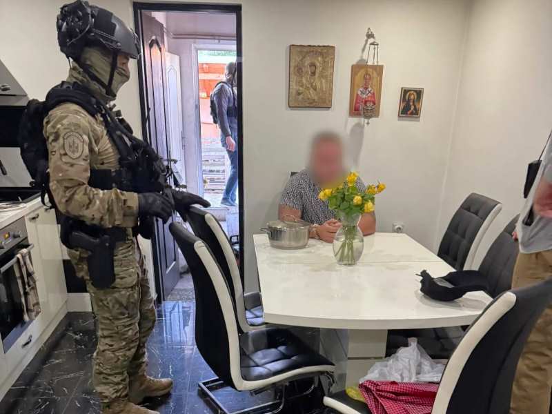 Tudi policista sta pomagala tihotapiti migrante