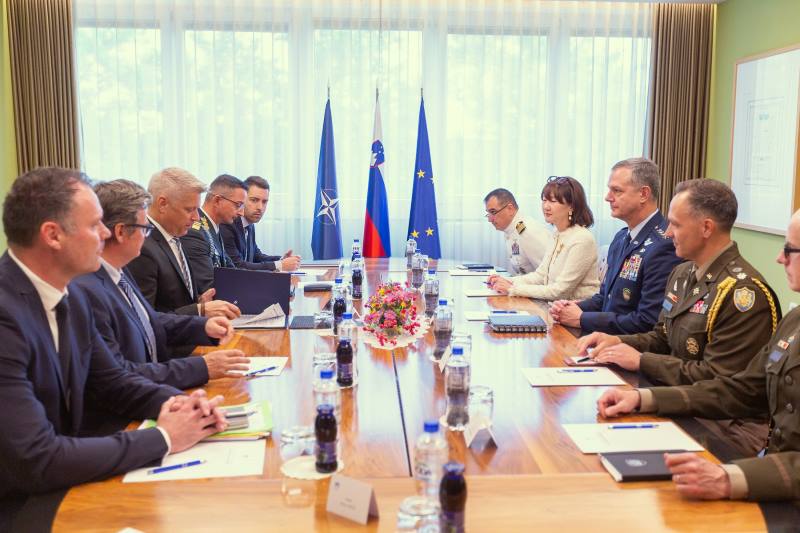 Vrhovni zavezniški poveljnik za Evropo na delovnem obisku 1 Vrhovni zavezniški poveljnik za Evropo na delovnem obisku