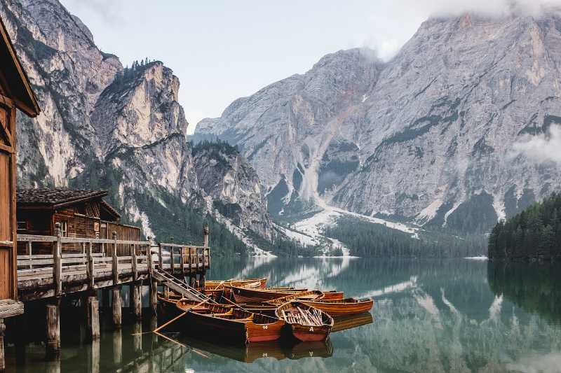 Le nekaj ur od Slovenije vas čakajo veličastni Dolomiti – eden najlepših gorskih svetov v Evropi 1 dolomiti italija jezero gore 1