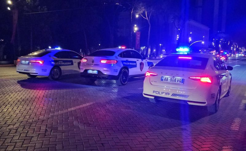 Če te v Albaniji dvakrat dobijo s telefonom, sledi odvzem vozniške 1 Če te v Albaniji dvakrat dobijo s telefonom, sledi odvzem vozniške