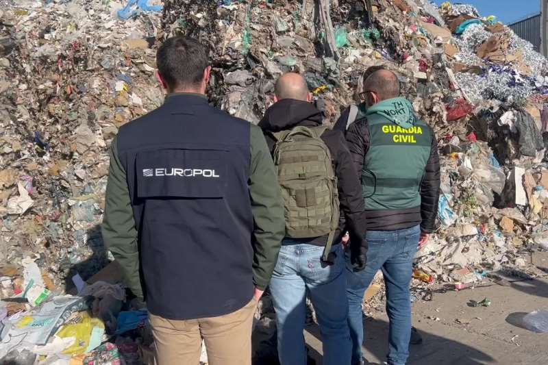 FURS preprecuje posle z ilegalnimi odpadki in s tem tudi onesnazenje okolja