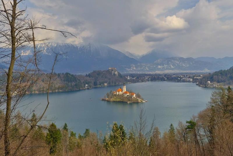 Po obisku Jezernikov in Festivalu ponovne uporabe sledi še Blejski strateški forum