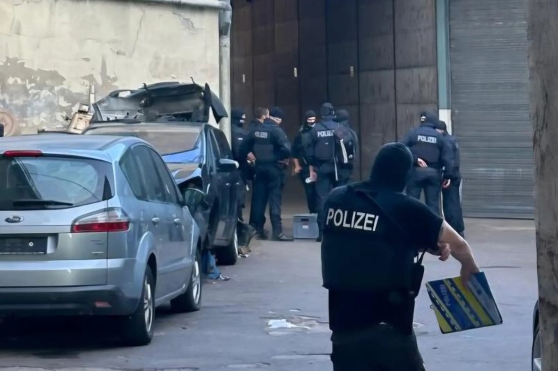 Pretok ilegalnih migrantov se kljub trudu policistov ne ustavlja