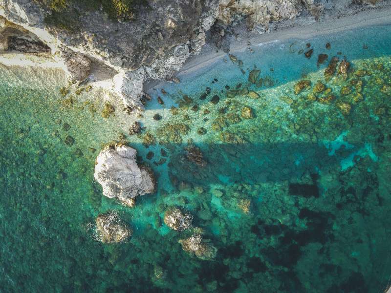 dva evropska otoka s kristalnim morjem milos ponza