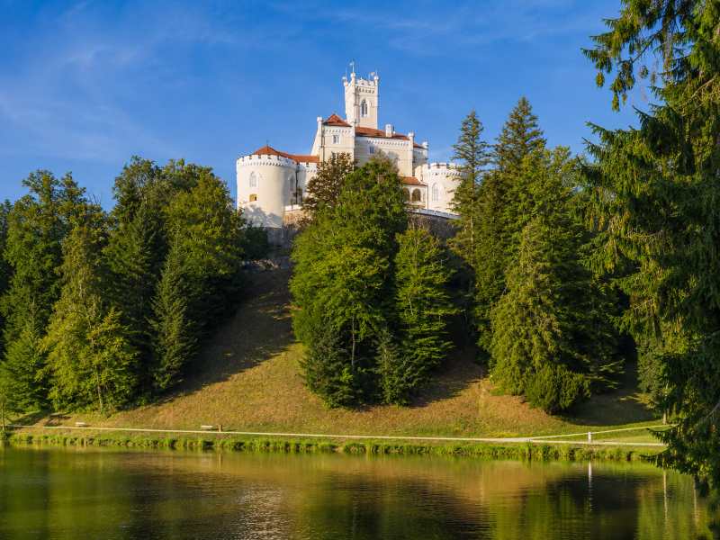 grad trakoscan pravljicni gradovi blizu slovenije