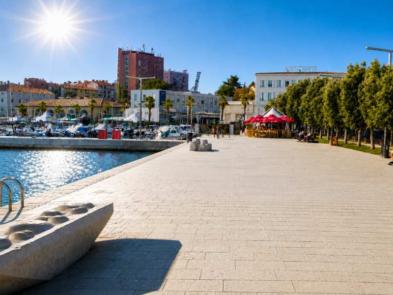 Temperature danes do 39 °C: kje bo vročina najbolj obremenjujoča? 1 koper vrocina promenada 39 stopinj