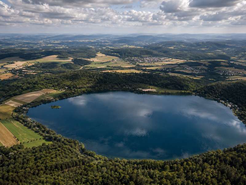 Kaj se dogaja pod Nemčijo? Znanstveniki zaznali več kot 500 potresov pod vulkanom 1 laacher see nemcija vulkan 500 potresov