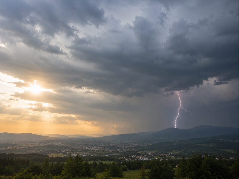 vrocina pred nevihtami strela slovenija