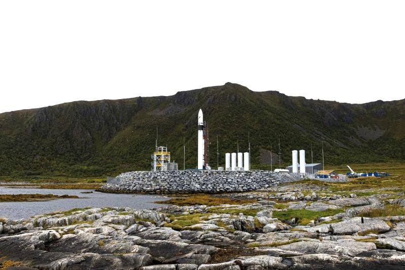 Četrti slovenski stalit, nova nemška raketa in prvi let iz Norveške v vesolje 