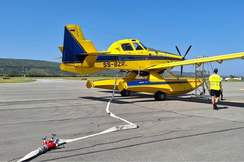 Gasilski Air Tractorji so letos odvrgli preko 2 milijona litrov vode