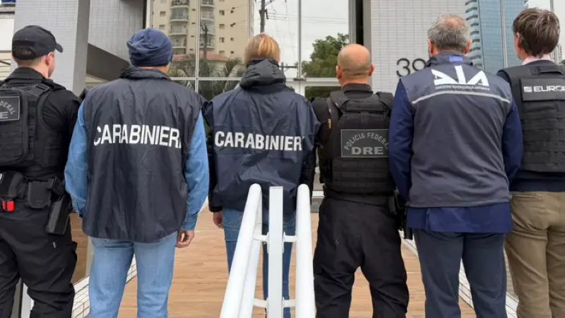Sorodniki aretiranih mafijcev so dolga leta nadaljevali z donosnim uvozom kokaina 1 Sorodniki aretiranih mafijcev so dolga leta nadaljevali z donosnim uvozom kokaina