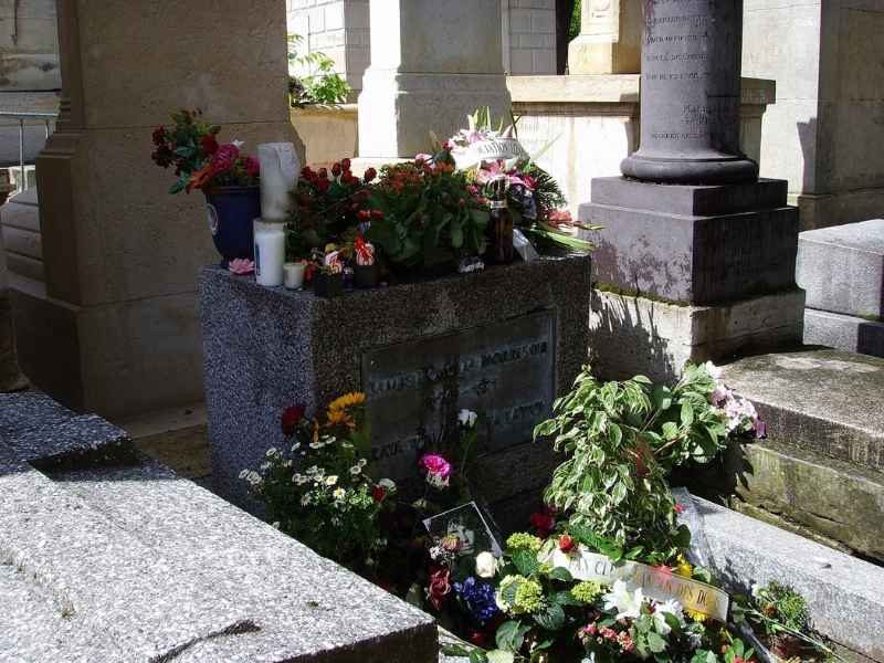 Grob Jima Morrisona na pokopališču Père-Lachaise v Parizu