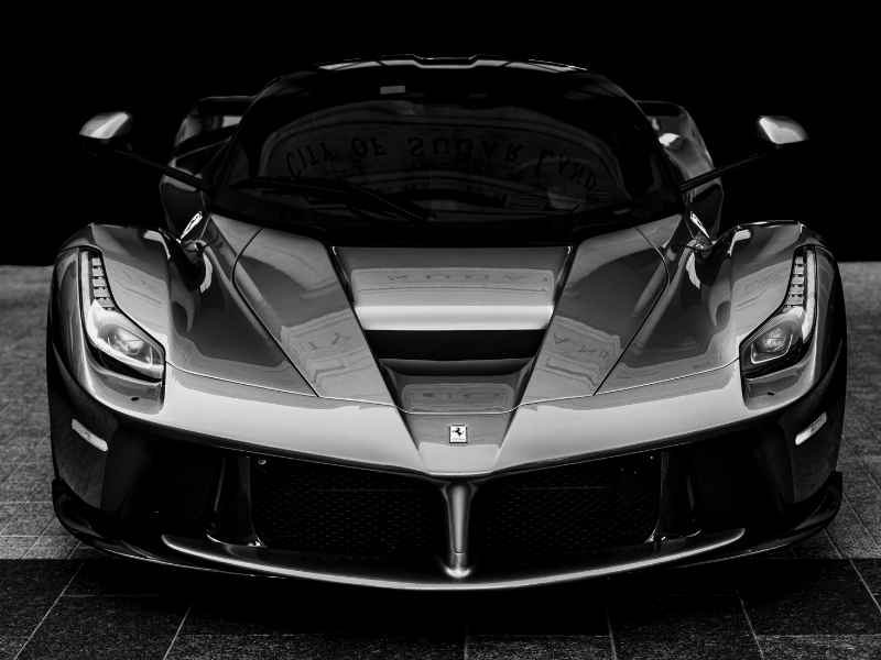laferrari mclaren p1 porsche 918 spyder drazba