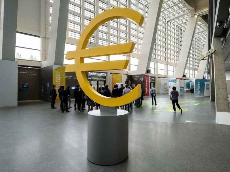 stanovanjski krediti obresti ecb evro