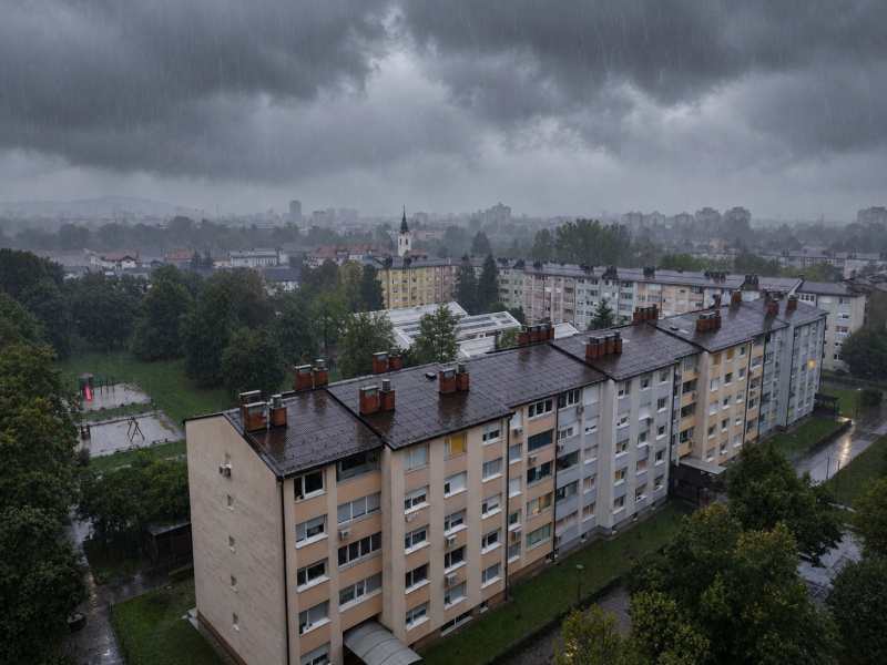 V 6 urah lahko pade do 50 mm dežja: ARSO opozarja tudi pred nevihtami 1 vreme 17 september 2026 mocan dez slovenija