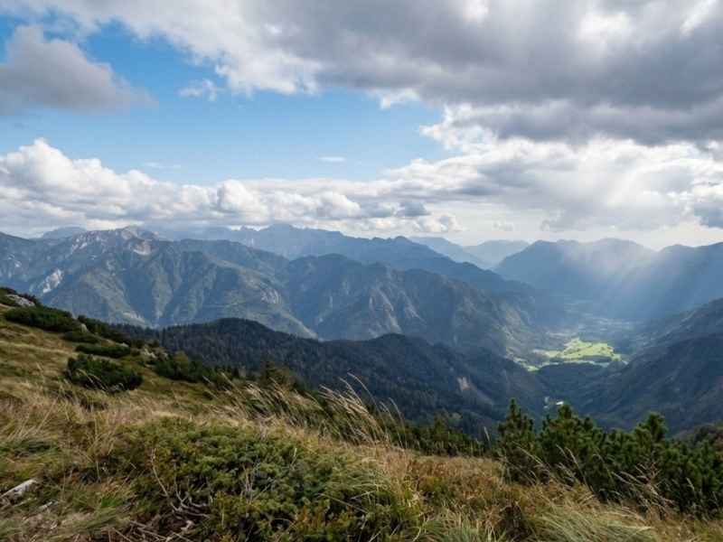 vreme ponedeljek veter burja slovenija 21 september 2026