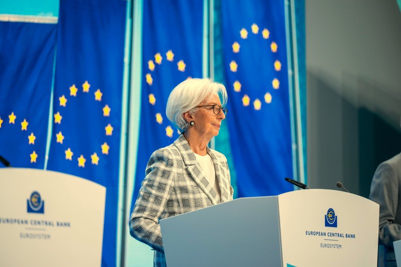 Predsednica Evropske centralne banke odhaja, obrestne mere pa ostajajo enake