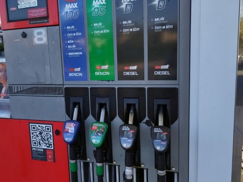 Cene goriv: 50 litrov bencina ali dizla? Razlika naj bi bila 15,40 € 1 cene goriv 27 oktober 2026 bencin dizel 50 litrov