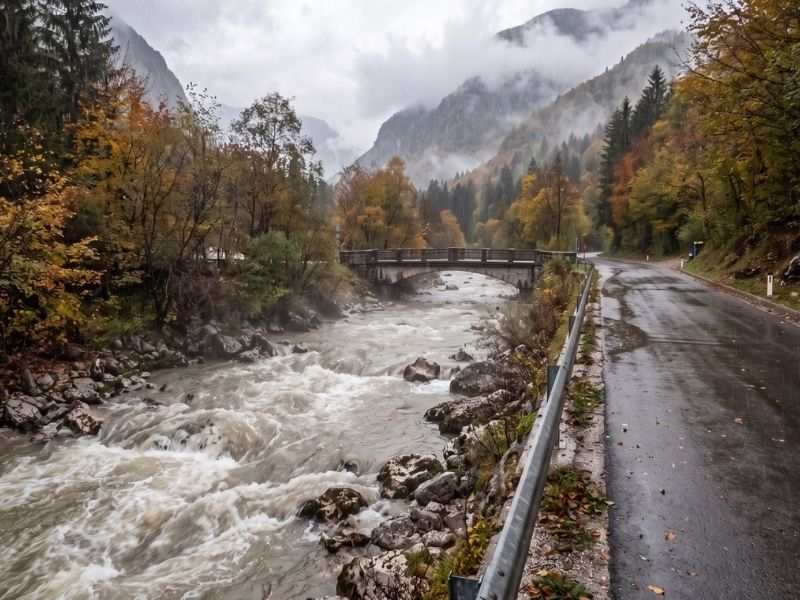 vreme 21 oktober 2026 hudourniki slovenija